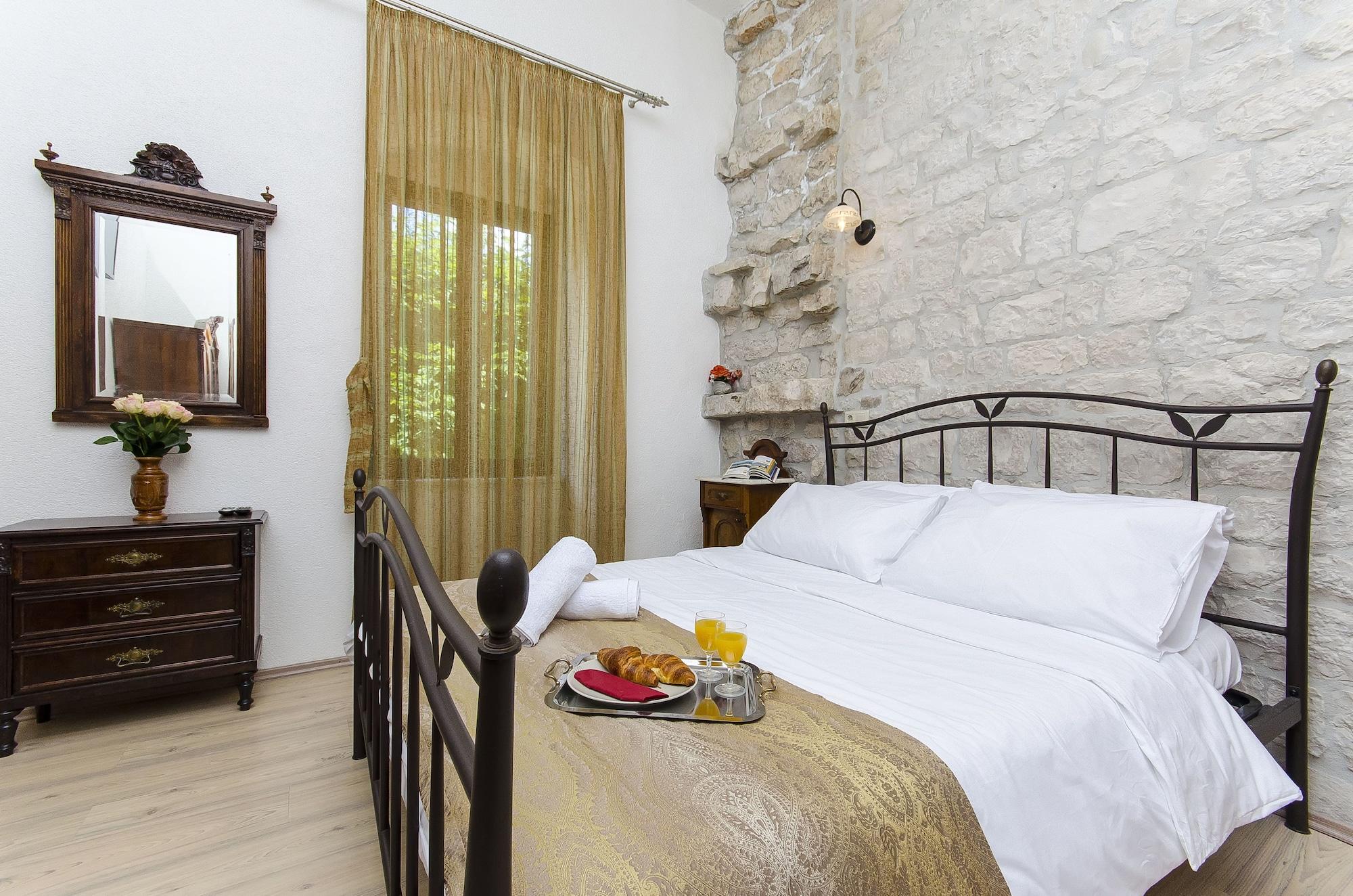 Palace Derossi Trogir Eksteriør billede