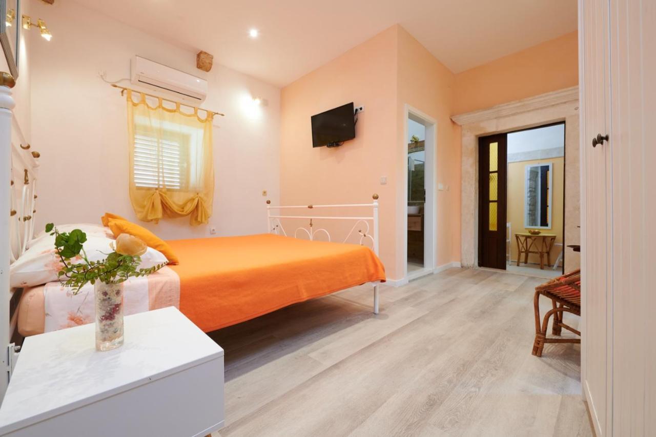 Palace Derossi Trogir Eksteriør billede