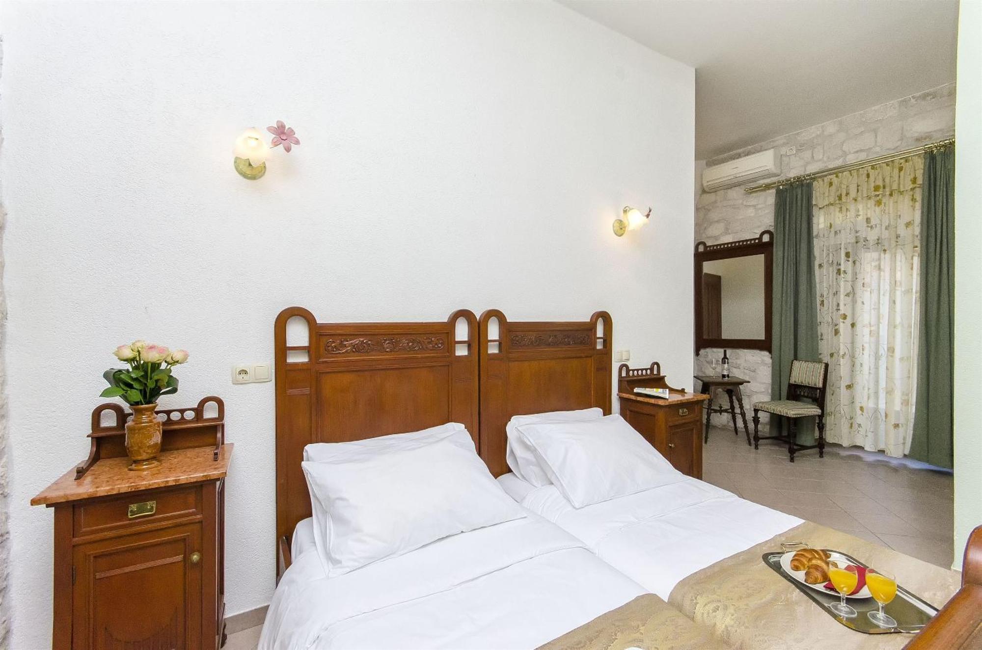 Palace Derossi Trogir Eksteriør billede