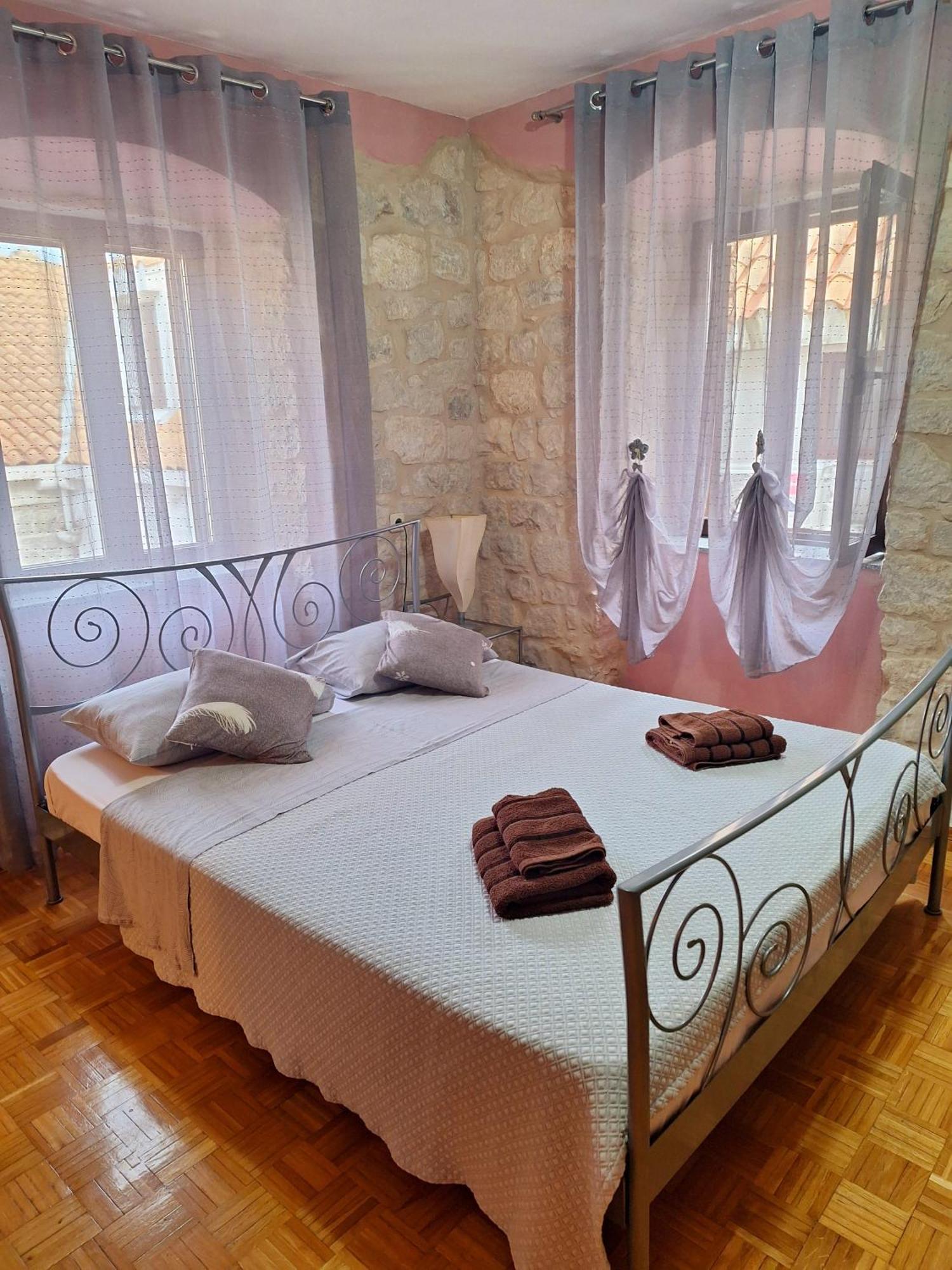 Palace Derossi Trogir Eksteriør billede