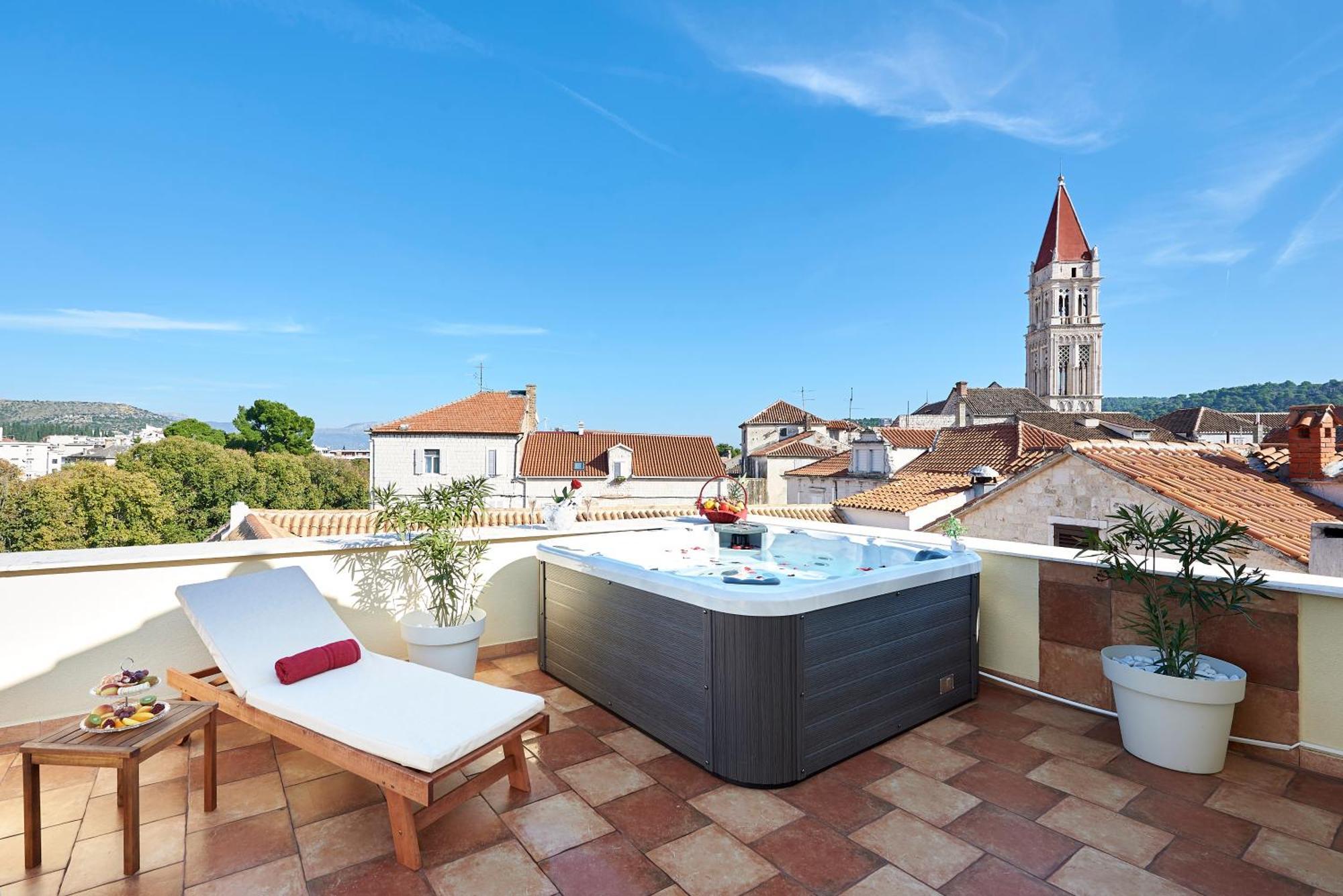 Palace Derossi Trogir Eksteriør billede