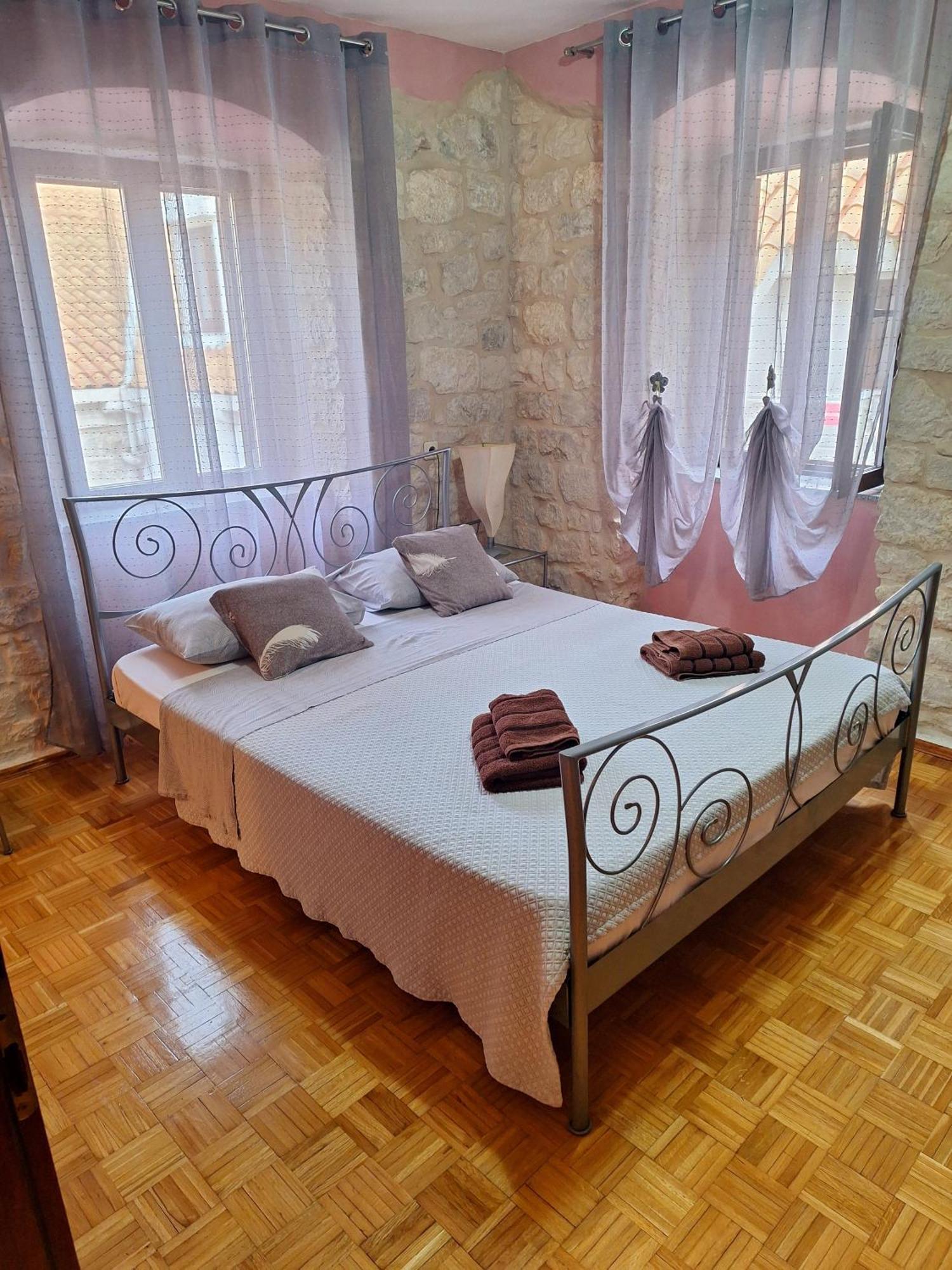 Palace Derossi Trogir Eksteriør billede