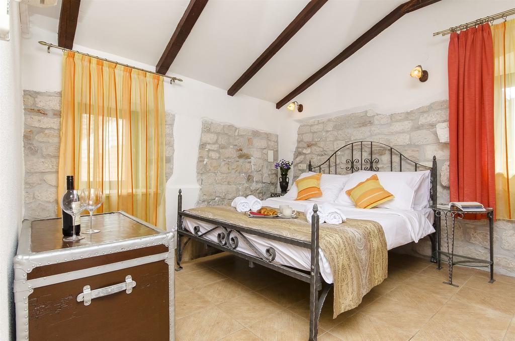 Palace Derossi Trogir Eksteriør billede